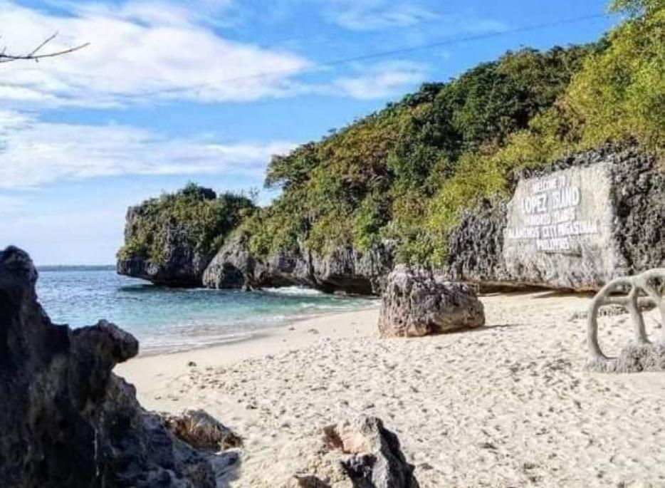 Carribean Transient House Bed & Breakfast Lucap Bagian luar foto