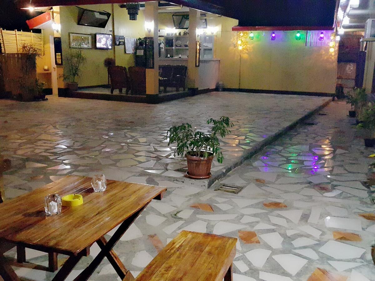 Carribean Transient House Bed & Breakfast Lucap Bagian luar foto