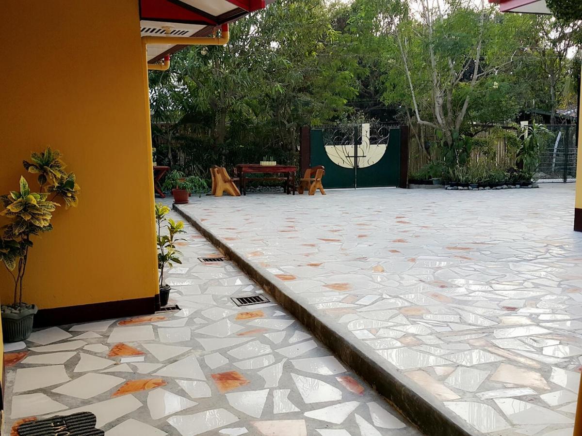 Carribean Transient House Bed & Breakfast Lucap Bagian luar foto