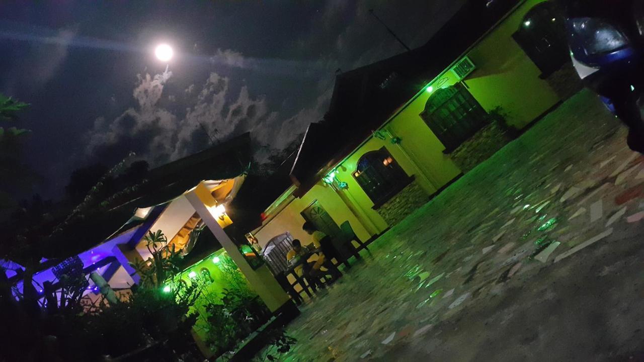 Carribean Transient House Bed & Breakfast Lucap Bagian luar foto